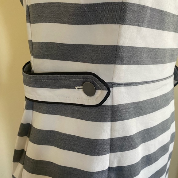 Great dress for daytime occasions. Beautiful fabric fully lined. - Picture 3 of 8